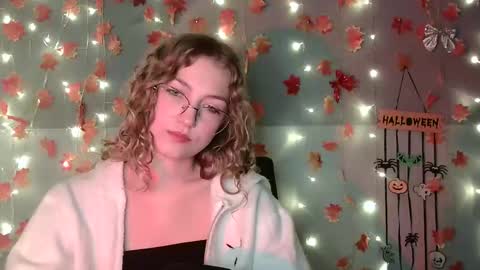 Snapshot of lily_tayberry chatting on October 2, 3:44 pm small lily online show from October 2, 3:44 pm