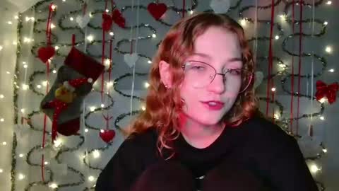 small lily online show from December 1, 6:06 pm