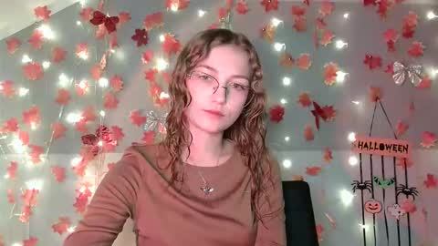 Snapshot of lily_tayberry chatting on October 13, 1:02 pm small lily online show from October 13, 1:02 pm