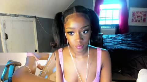 lilyblloom online show from July 2, 10:37 pm