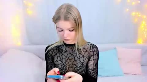 lilydavisss online show from January 15, 2:53 am