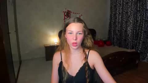 lilyeblake online show from February 20, 12:40 pm