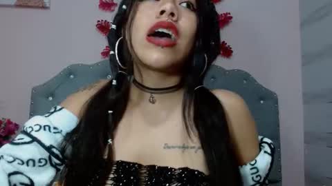 lilyjamesx online show from September 9, 3:01 pm