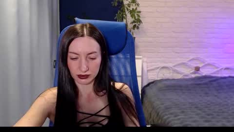 Lily online show from November 6, 9:23 am