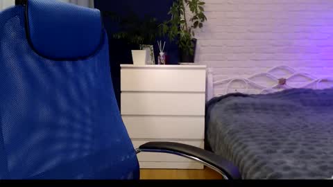 Lily online show from November 10, 5:43 am