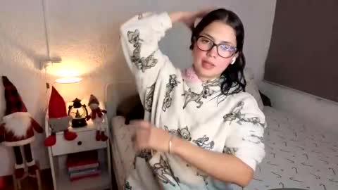 LillyPanda online show from December 1, 8:29 pm