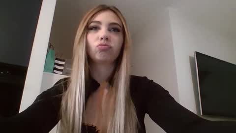 Lily online show from February 5, 8:23 pm