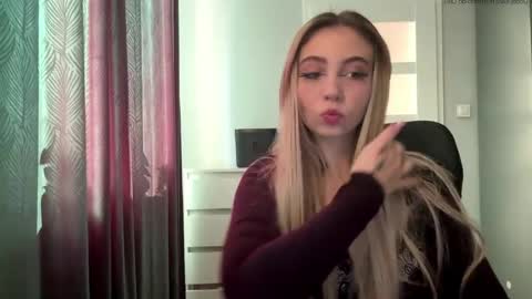 Lily online show from May 25, 4:35 pm