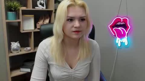 Lily online show from March 31, 6:58 am