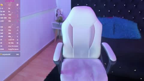 LILY online show from December 8, 8:15 pm