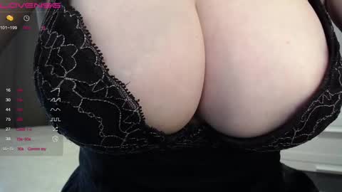 Snapshot of lina____ chatting on March 9, 10:41 am Lina online show from March 9, 10:41 am