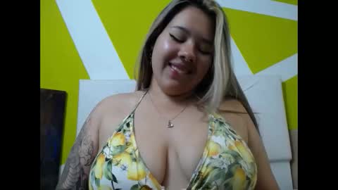 Snapshot of lina_browm chatting on February 10, 9:36 pm Lina Browm online show from February 10, 9:36 pm