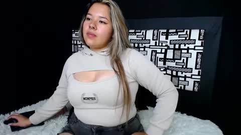 Snapshot of lina_browm chatting on February 2, 1:34 am Lina Browm online show from February 2, 1:34 am