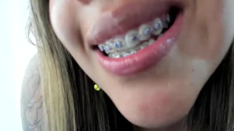 Snapshot of lina_browm chatting on September 24, 6:25 pm Lina Browm online show from September 24, 6:25 pm