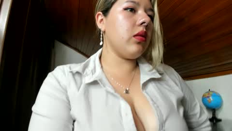 Snapshot of lina_browm chatting on February 8, 11:45 pm Lina Browm online show from February 8, 11:45 pm