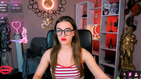 Snapshot of lina_fox12 chatting on October 18, 12:31 pm lina_fox12 online show from October 18, 12:31 pm