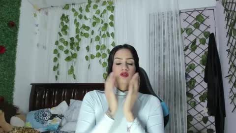 paola online show from March 9, 1:25 am