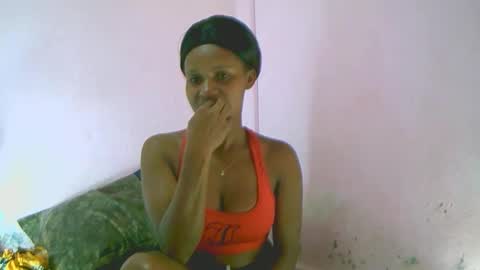 linah1123 online show from April 5, 9:23 pm