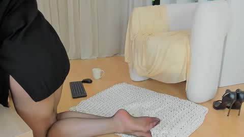 Snapshot of linapearl chatting on September 13, 8:17 am Lina Fanslymysensualworld online show from September 13, 8:17 am