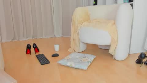 Snapshot of linapearl chatting on October 19, 8:08 am Lina Fanslymysensualworld online show from October 19, 8:08 am