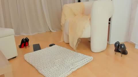 Snapshot of linapearl chatting on October 2, 7:51 am Lina Fanslymysensualworld online show from October 2, 7:51 am