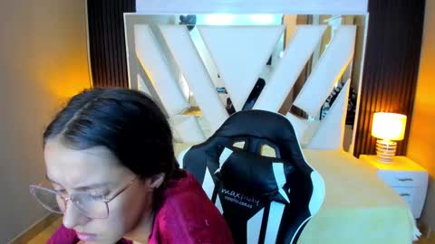  Linda  online show from November 30, 6:59 pm