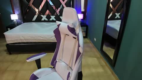 Snapshot of linda4petite chatting on February 23, 1:21 pm Linda online show from February 23, 1:21 pm