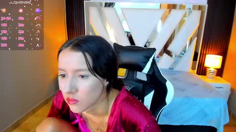 Snapshot of linda4petite chatting on October 4, 7:00 pm Linda online show from October 4, 7:00 pm
