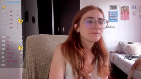 Snapshot of linda_giggle chatting on January 31, 9:59 pm Giggles online show from January 31, 9:59 pm