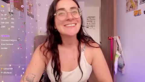 Snapshot of linda_giggle chatting on October 20, 4:12 pm Giggles online show from October 20, 4:12 pm