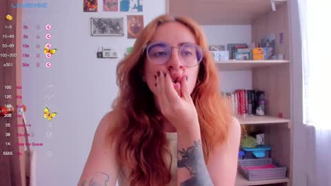 Snapshot of linda_giggle chatting on March 5, 4:46 pm Giggles online show from March 5, 4:46 pm