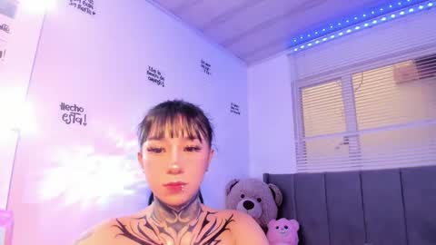 Lindaa maria  online show from February 12, 9:51 pm