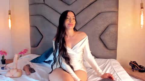 Snapshot of linda_saenz1 chatting on March 1, 3:38 pm Linda Saenz online show from March 1, 3:38 pm