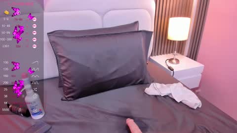 Snapshot of linda_sofi__ chatting on February 21, 1:44 am linda_sofi__ online show from February 21, 1:44 am