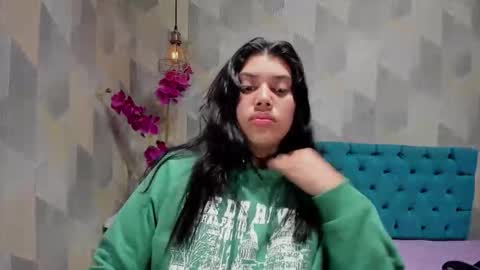 Snapshot of lindabreexlove chatting on October 18, 8:35 pm online show from October 18, 8:35 pm