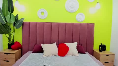 Linda online show from May 13, 1:37 am