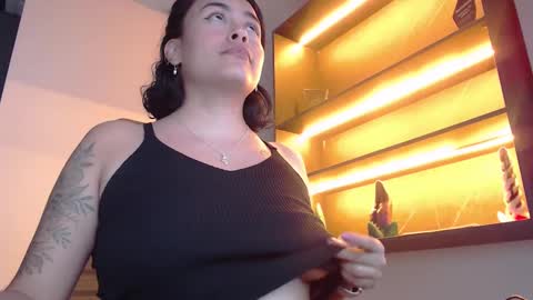 Snapshot of lindsy31 chatting on January 23, 10:33 pm Lindsy online show from January 23, 10:33 pm