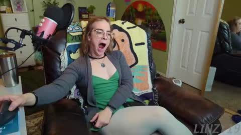 Linzy19 online show from March 4, 5:56 pm