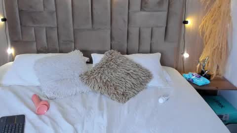 Lisa Baker online show from March 11, 5:13 am