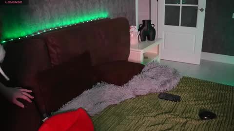 lisa_elfy online show from March 5, 5:44 pm