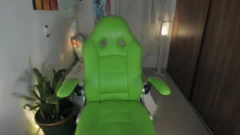 Lisa  online show from April 16, 11:10 am