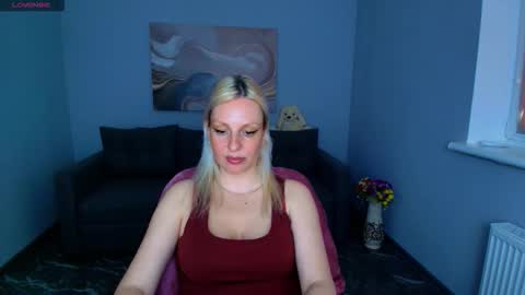 lisa_merritt online show from June 4, 12:55 pm