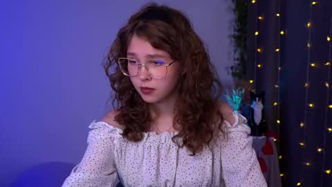  Lisa  online show from November 11, 7:49 pm