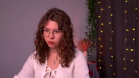  Lisa  online show from September 27, 7:00 pm