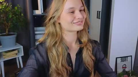Snapshot of lisa_schiele chatting on October 5, 8:27 pm Elisabeth or Lisa online show from October 5, 8:27 pm