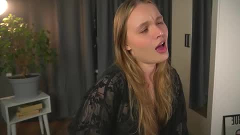 Snapshot of lisa_schiele chatting on October 8, 8:26 pm Elisabeth or Lisa online show from October 8, 8:26 pm