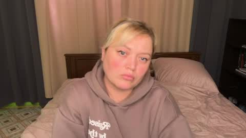 Lisa online show from March 24, 9:37 am