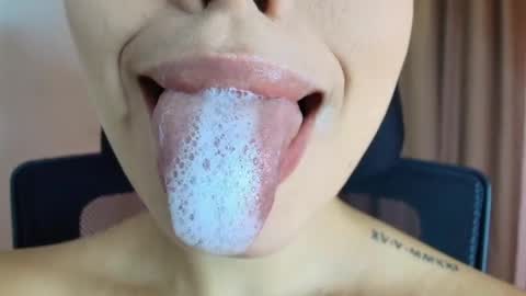 Lisbet online show from April 6, 10:22 pm