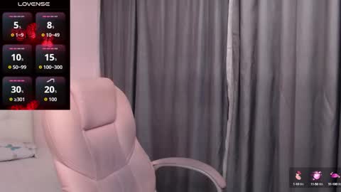 Snapshot of liss_black chatting on October 7, 3:35 am Andrea online show from October 7, 3:35 am