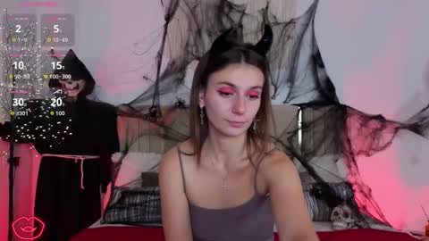 Snapshot of lit1le_mia chatting on October 28, 11:39 pm lit1le_mia online show from October 28, 11:39 pm